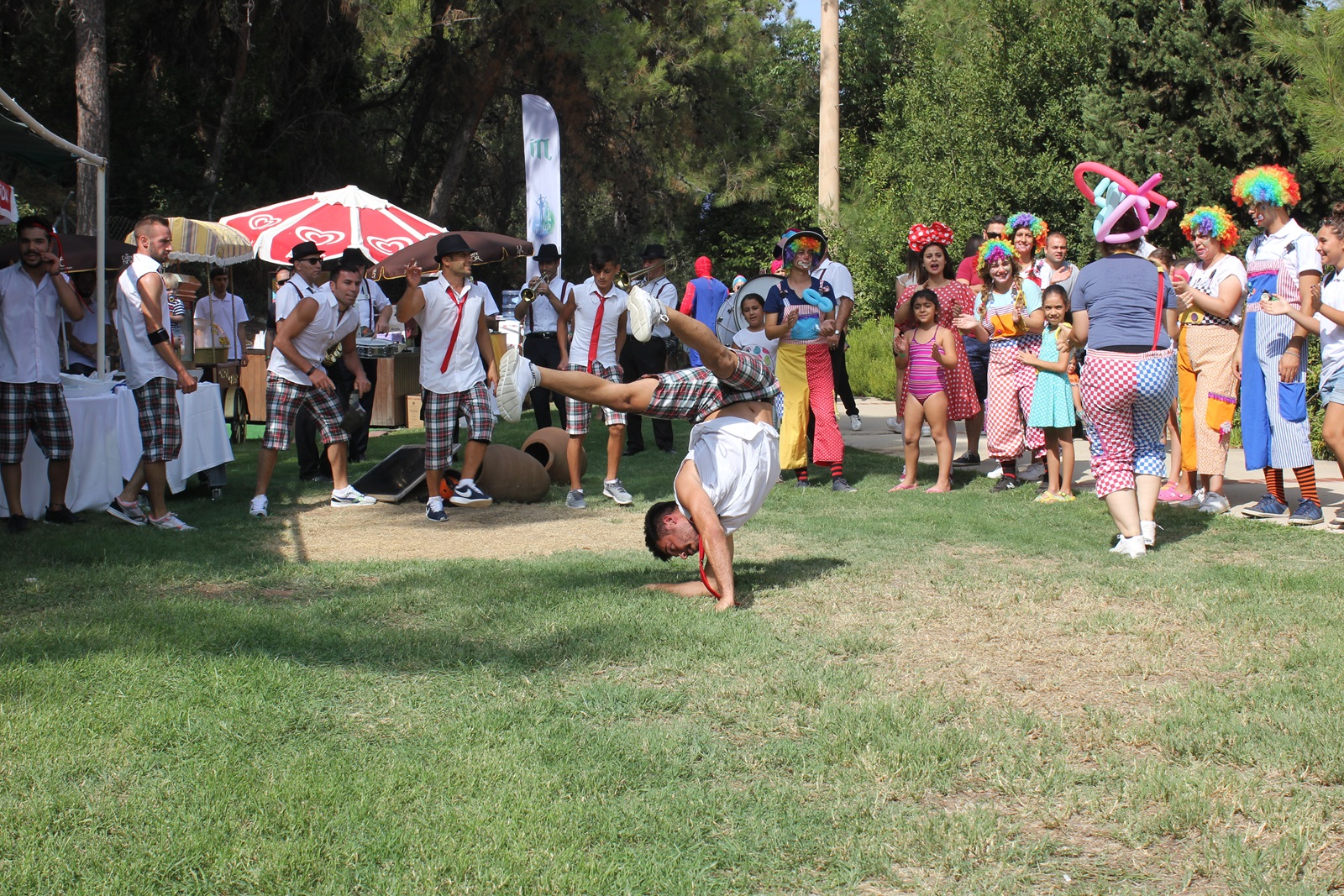 Canlı müzik ve danslar ile restoranlar Tiflis Canlı müzik ve danslar ile restoranlar Tiflis