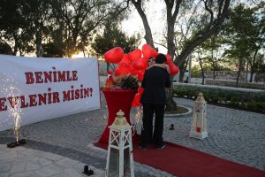 Evlilik Teklifinin Sarılarak Kutlandığı Anlar İstanbul Organizasyon