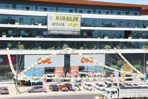 Açılış Organizasyonu Üçgen Bayrak Süsleme Hizmeti İstanbul Organizasyon