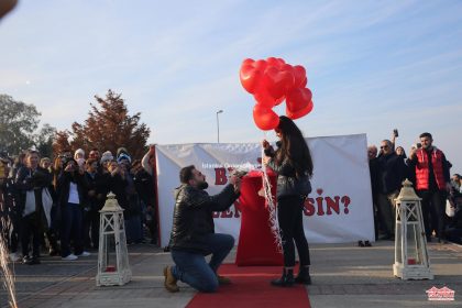 Dev Pankart ile Evlilik Teklifi Organizasyonu Paketi İstanbul Organizasyon Dev Pankart ile Evlilik Teklifi Organizasyonu Paketi İstanbul Organizasyon