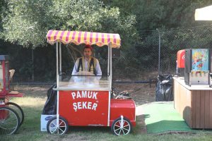 Kuşadası JTI Piknik Organizasyonu Pamuk Şeker Hizmeti İstanbul Organizasyon
