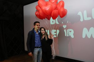 Uçan Balonlar Eşliğinde Sinemada Evlilik Teklifi Organizasyonu İstanbul