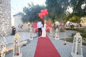 Alaçatı Yel Değirmenlerinde Sürpriz Evlilik Teklifi Organizasyonu İstanbul Organizasyon