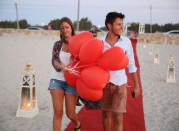 Kırmızı Kalpli Uçan Balonlar Eşliğinde Sürpriz Evlilik Teklifi Organizasyonu