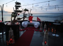 Deniz Kenarında Restoranda Evlilik Teklifi Organizasyonu